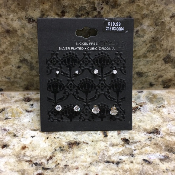 Jewelry - 🟢NICKEL FREE FAKE DIAMOND earrings brand new